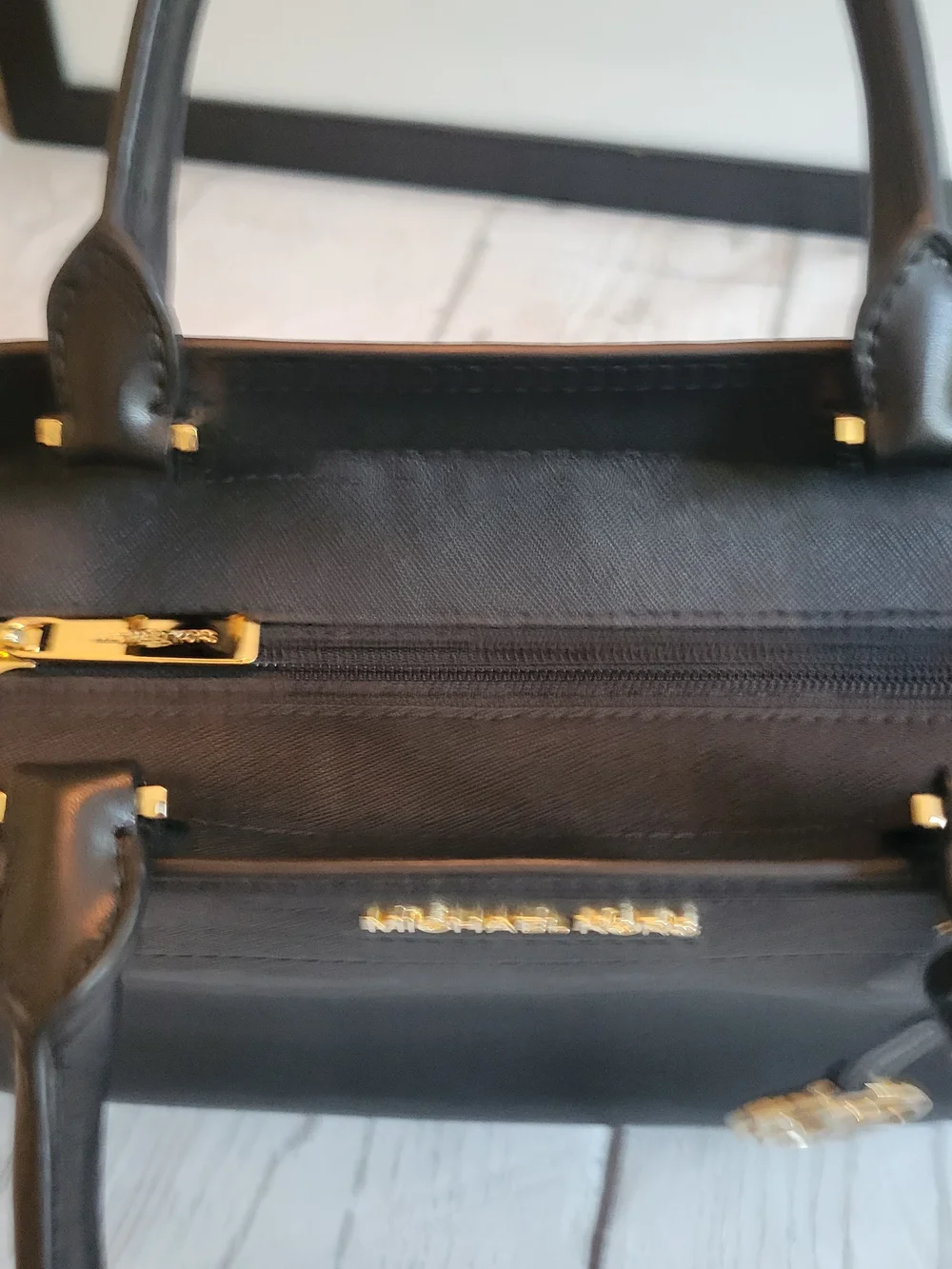 MICHAEL KORS Rayne  Medium Saffiano Leather Tote in Black